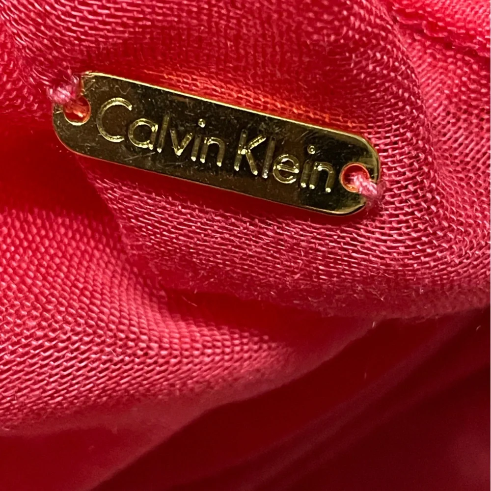 Calvin Klein scarf Women’s‎ Infinity Loop Coral Lightweight Gold Emblem NWT